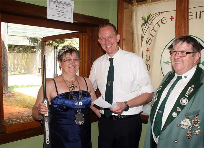 Helena Bollig aus Heimersheim hat sich kürzlich für das Bundeskönigschießen qualifiziert, in Löhndorf war sie mit von der Partie.