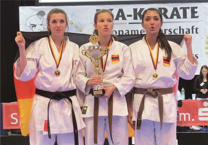 Helena Pejcic (l.) mit ihren erfolgreichen Teamkameradinnen.