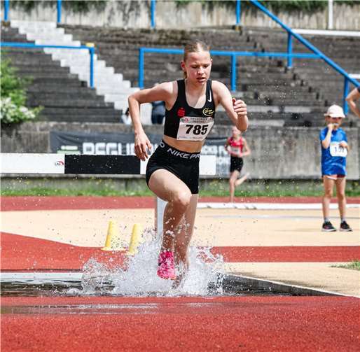 Helene Leimkühler am Wassergraben des 1500m Hindernislaufes.  Foto: privat