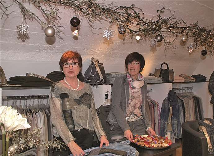 Helene Rauen und Rita Lehmkühler hatten beim Sternenshopping alle Hände voll zu tun, doch ihnen und den Kunden machte es viel Spaß. US