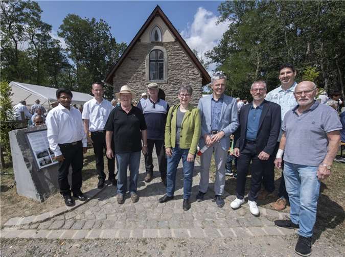 Helfer und Förderer der Kapelle.  Fotos: OG Naunheim