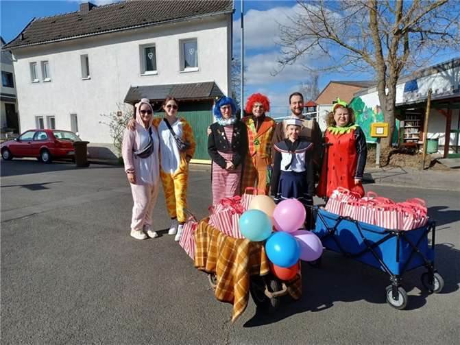 Helfer vom Ortsausschuss. Fotos: privat