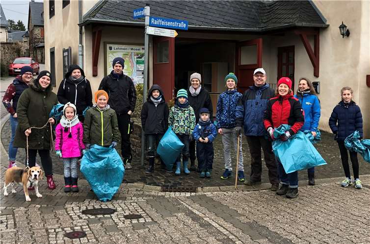 Helfer zum Saubermannstag in Moselsürsch.Foto: privat