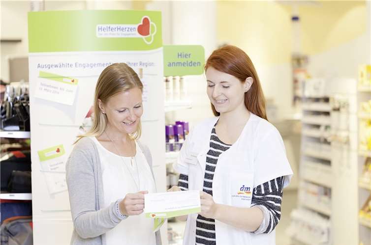 „HelferHerzen – der dm-Preis für Engagement“ startet in die nächste Runde.dm-drogerie markt