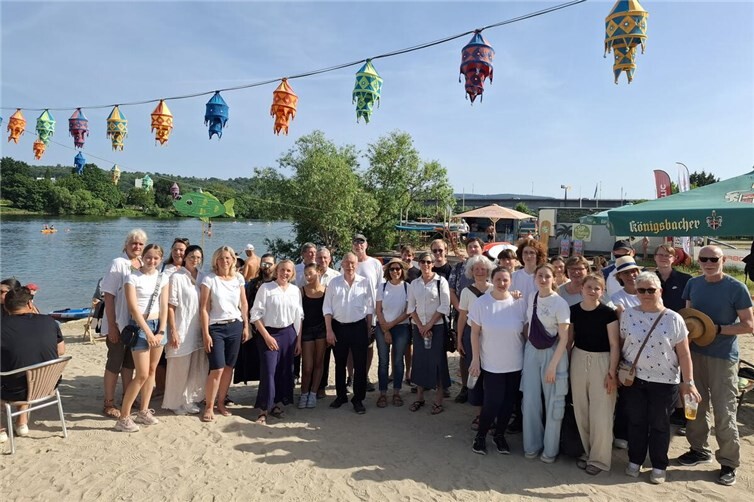 Helfertreffen am Stattstrand.
