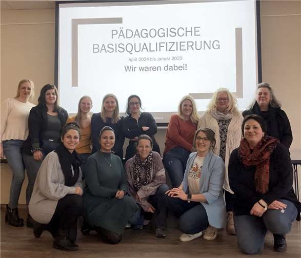 Helga Kober (hinten ganz rechts) mit den neu qualifizierten Teilnehmenden in Neustadt/Wied.  Foto: Helga Kober