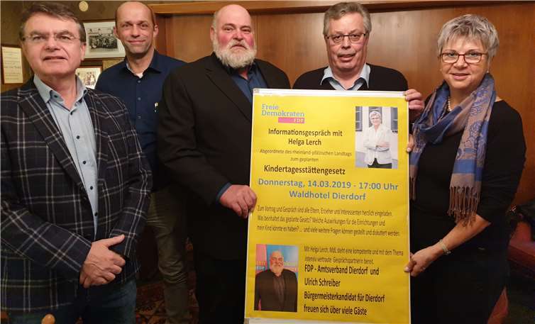 Helga Lerch, Abgeordnete des Landtages und Mitglied der FDP-Fraktion war auf Einladung des Amtsverbandes der FDP Dierdorf in Vertretung durch Ulrich Schreiber - Bürgermeisterkandidat für Dierdorf - zur Informationsveranstaltung gekommen.Foto: privat
