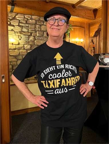 Helga Marx als Taxifahrer Willa.