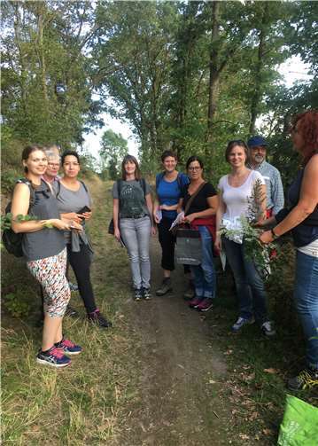 Helga Mintenig (rechts) gibt ihr reichhaltiges Wissen weiter.Foto: VG Mendig