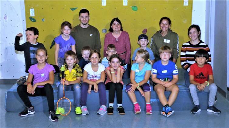 Helga Pellenz (hintere Reihe 2.v.l.) mit dem Betreuer Team und den Kids.Foto: privat