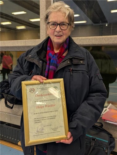 Helga Winkler wurde für ihre 30-jährige Vereinsmitgliedschaft geehrt. 