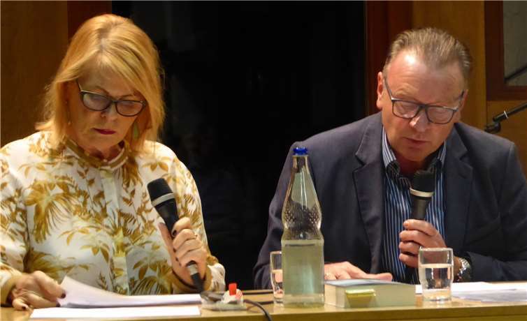 Helga und Wolfgang Kaes lasen in verteilten Rollen drei zentrale Kapitel aus dessen Roman „Endstation“. Foto: D. Dresen