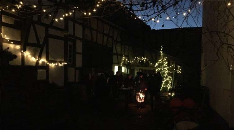 Helle Kerzenlampen sorgten für eine tolle Stimmung bei der weihnachtlichen Feier am Heimatmuseum. Privat