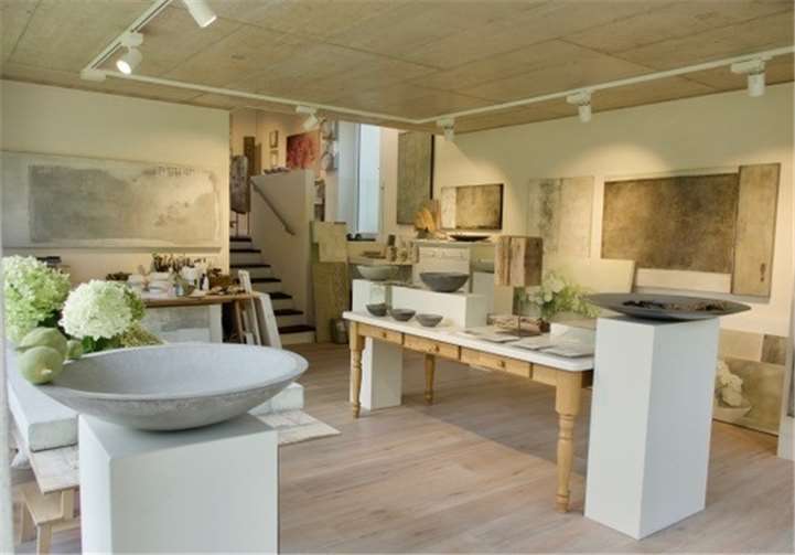 Helle Naturtöne verbreiten im Inneren eine ruhige Atmosphäre.