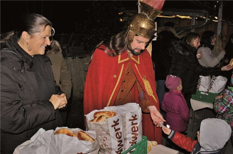 „Hellije Zante Mätes“ verteilte leckere Wecken. Privat