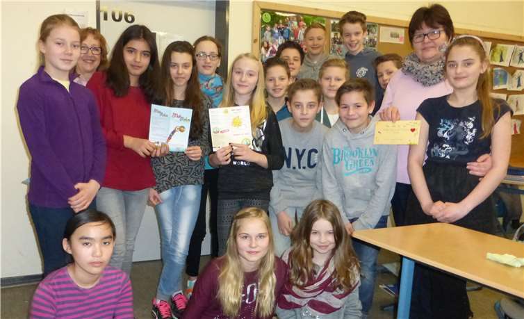 Helma Kutzner und Kinder der Klasse 6c. Privat