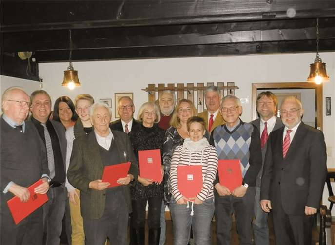 Helmut Balle, Dieter Bleidt, Claudia Jungbluth, Patrick Teichmann, Karl Hermann Barmwoldt, Fredi Winter, Jutta Remy, Sigurd Remy Tatjana Kreft, Stefanie Günther, Hans Walter Wehner, Uwe Preis, Willi Marmé und Nikolaus Roth (v. l. n. r.). privat