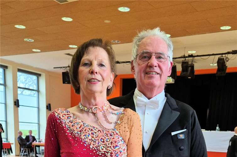 Helmut & Jutta Kerschsieper – Der TSC Neuwied ist stolz auf sein neues S-Klasse Paar.Foto: Kerschsieper