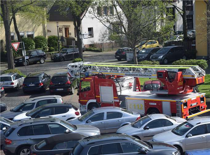 Helmut Linn, Mechanist der Feuerwehr Rheinbach, rückte mit dem großen Leiterwagen von der Brandwache an.EICH