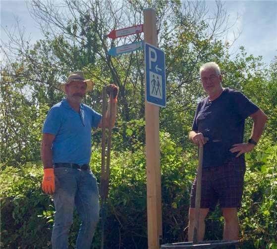 Helmut Rosenbaum und Dieter Reuter vom Brohler Kulturverein kümmerten sich um die Beschilderung. Foto: privat