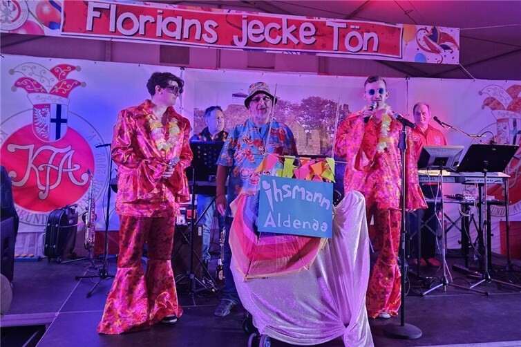 Helmut Schick mit Moderatoren Julius und Maximilian Knieps.Fotos: Stephan Knieps