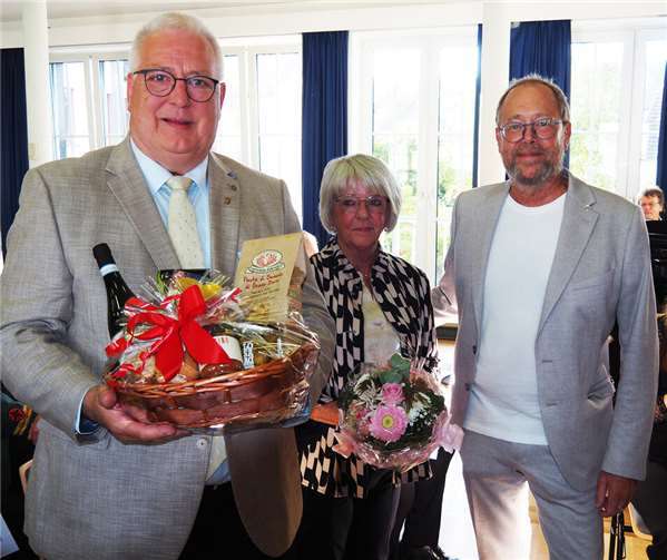 Die Ehrenbürgerschaft für einen Mayener mit Herz und Seele Helmut Sondermann gratulierte im Namen des Mayener Stadtrates dem neuen Ehrenbürger.