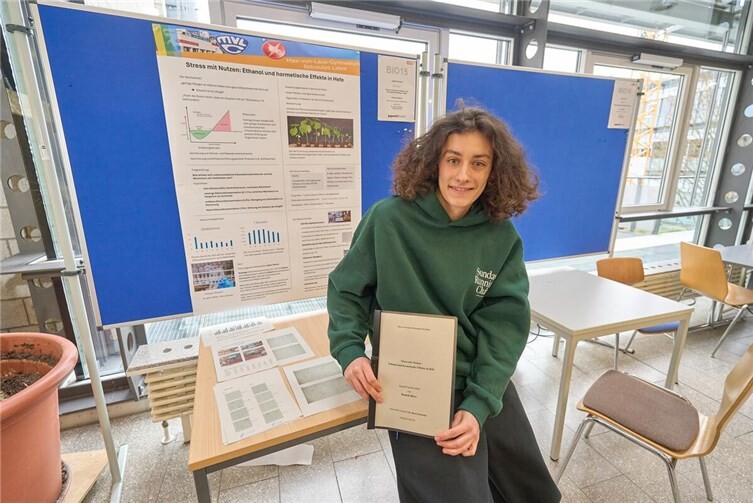 Hendrik Bibow forscht zur Reaktion von Hefezellen auf unterschiedliche Ethanolkonzentrationen.