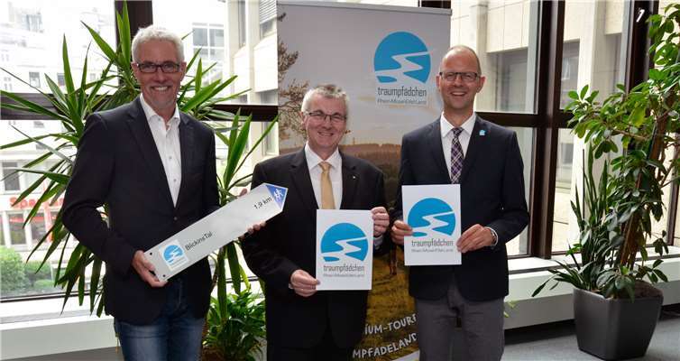 Henning Schröder (WFG), Landrat Alexander Saftig und Michael Schwippert (Remet) freuen sich auf die Eröffnung von vier neuen Traumpfädchen.privat