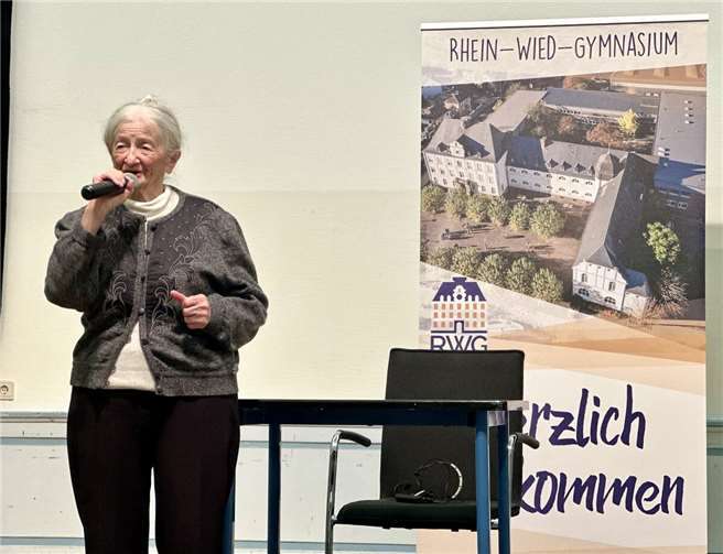 Henriette Kretz beeindruckte die Schülerinnen und Schüler des Rhein-Wied- und des Werner-Heisenberg-Gymnasiums mit der Erzählung ihrer Kindheitsgeschichte.