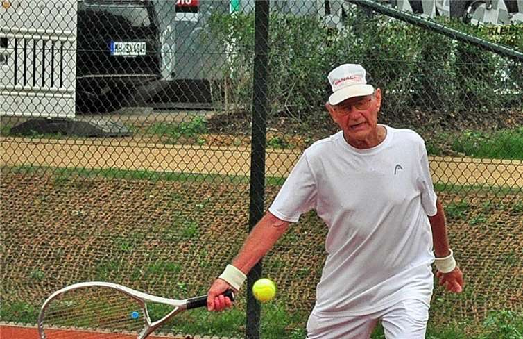 Herbert Althaus beim Matchball.  Foto: Horst Bach