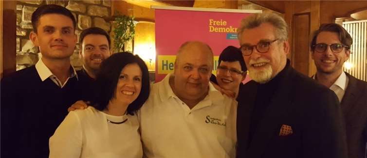 Herbert Mertin (2.v.r.) beim Martinsgansessen des FDP Kreisverbandes Mayen-Koblenz. privat