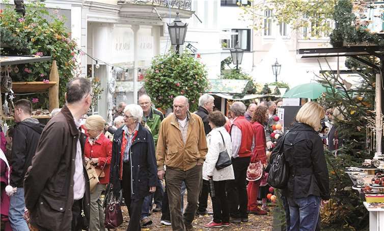 Herbstlich bunt und doch warm lud der Martinimarkt zum Schlendern durch die Straßen von Bad Honnef ein.  DL