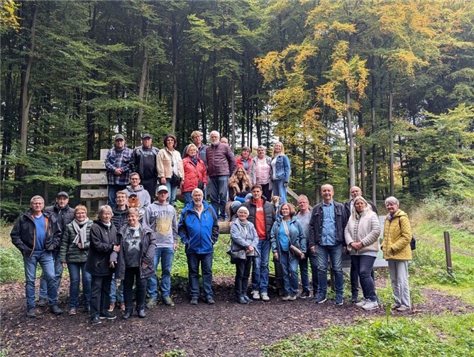 Herbstliche Stimmung und gute Laune bei der Waldtour in Leutesdorf.  Foto: privat