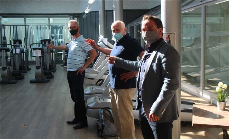 Hereinspaziert sagten bei der Wiedereröffnung des Fitnessstudios in den Römer Thermen (v.r.) Marcel Caspers, Kurt Gilles und Udo Heuser. Fotos: KMI