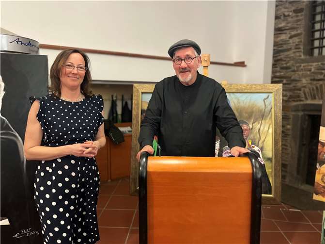 Heribert Elzer und Astrid Müller zeigen Kontraste Heribert Elzer und Astrid Müller.
