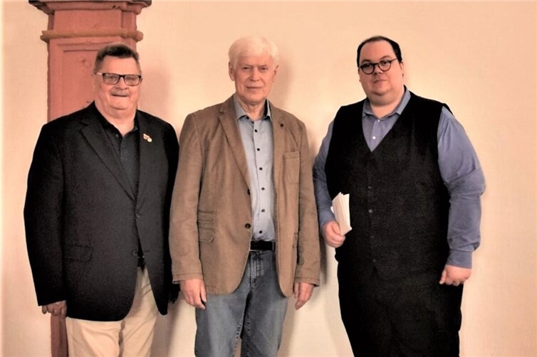 Heribert Zins, Beigeordneter der Stadt Andernach, Referent Wolfgang Redwanz und Museumsleiter Dr. Kai Seebert (v.l.n.r.) luden das Publikum auf eine Reise durch die Andernacher Stadtteile ein.