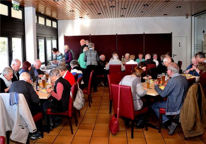Heringsessen im Museumscafé Creativ Höhr-Grenzhausen.Foto: privat