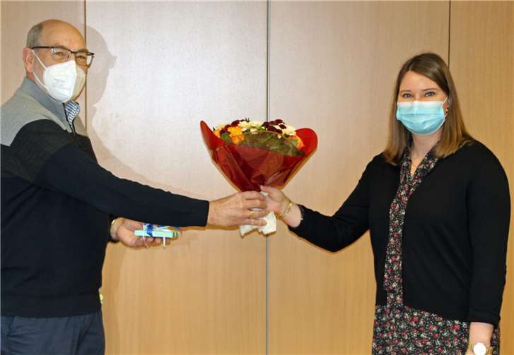 Hermann Adams verabschiedete mit den Kolleginnen und Kollegen Jana Binzenbach, die über ein Jahr als Betreuungsassistentin für viele Aufgaben im SKFM verantwortlich war. Foto: Ralph Seeger