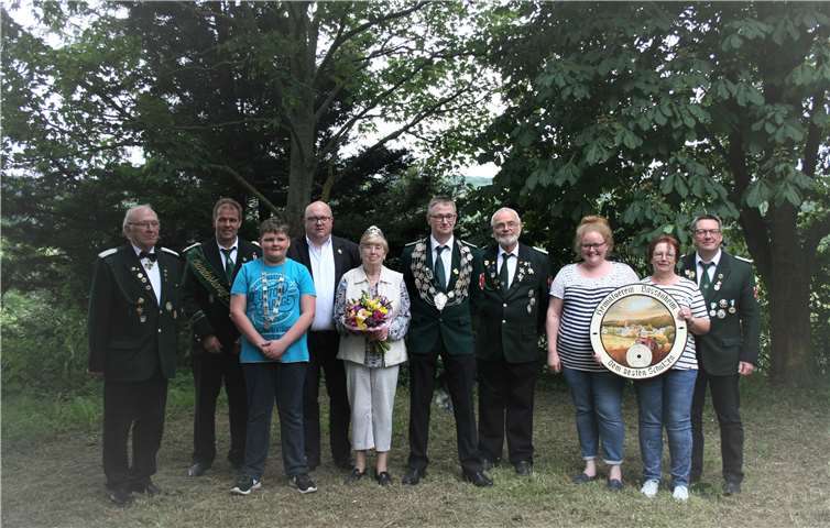 Hermann Braunwarth, Thomas Stahl, Felix Küper, Pastor Michael Rams, Maria Braunwarth, Christoph Braunwarth, Piet Ketzner, Natalja Kronenberg , Birgit Hirsch und Dirk Apitz (v. l.).Foto: privat