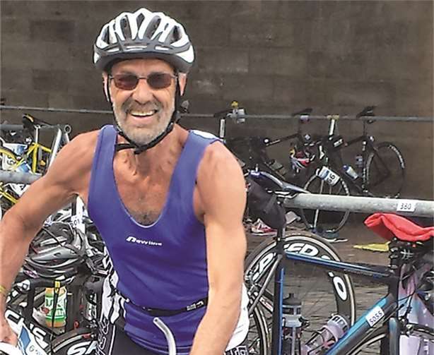 Hermann Josef Echter bei seinem Sieg beim Bonn-Triathlon 2014. privat