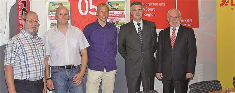Hermann Josef Ganser Lotto-Elf Koordinator, Stefan Reusch VfL Neuwied, Ex Kölner Profi Matthias Scherz, Sparkassen Vorstand Thomas Paffendorf und Oberbürgermeister Nikolaus Roth.  Privat