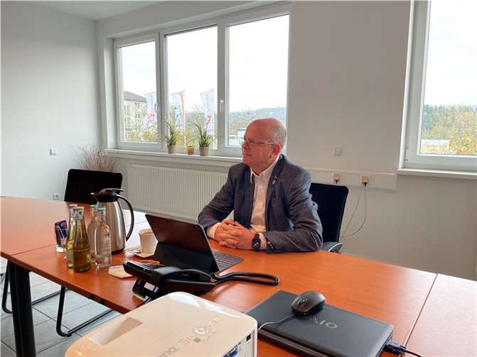 Hermann Kruop interessiert sich für den Wiederaufbau im Ahrtal. 