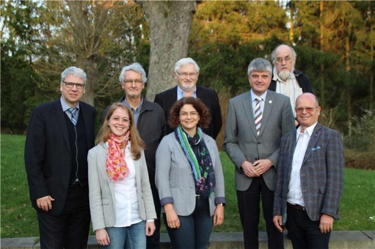 Hermann Krupp (1. v.r.) und Corinna Krupp (2. v.l.) trafen in Montabaur die Vorsitzenden der Kreistagsfraktionen: (v.l.) Dr. Stephan Krempel (CDU), Michael Musil (Bündnis 90/Die Grünen), Rainer Kempf (FDP), Gabriele Greis (SPD), Klaus Müller (FWG) und Martin Klein (Die Linke).