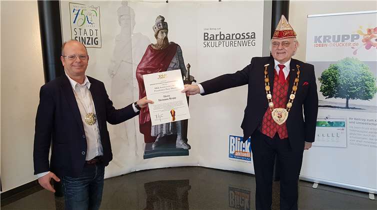 Hermann Krupp (links) erhielt den Sonderorden des RKK-Präsidenten Hans Mayer (rechts).Fotos: H. Hohn
