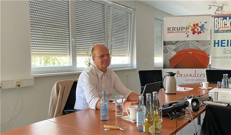 Linz: Zwei Kandidaten wollen VG-Chef werden Hermann Krupp stellte beiden Kandidaten Fragen zu kommunalpolitischen Themen in der VG Linz. Foto: ROB