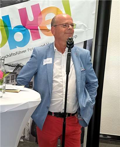 Abschied und Neubeginn: Zwei Kapitäne gehen von Bord Hermann Krupp während seiner Abschiedsrede. Foto: ROB