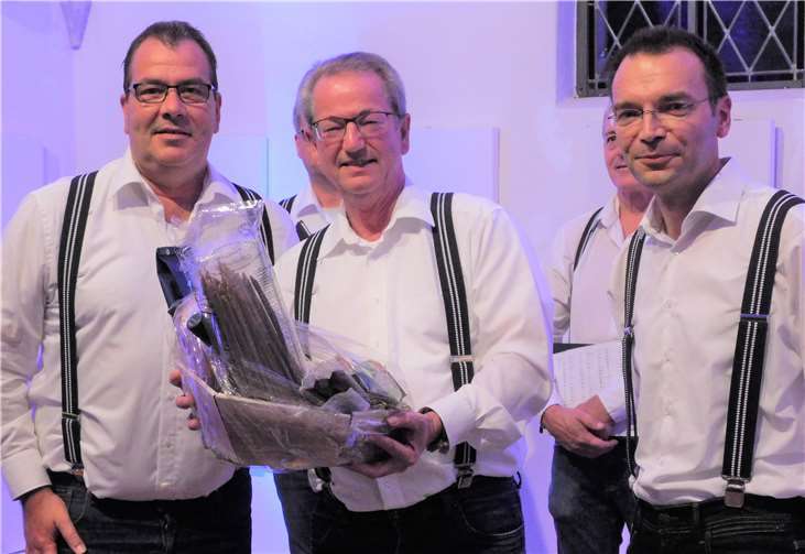 Hermann Kuch (Mitte) wurde von Holger Keil (rechts) und Volker Burggraf geehrt.