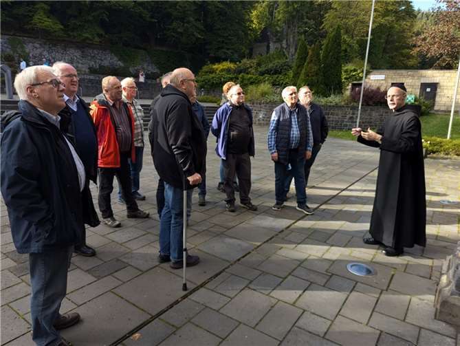 Hermann Molitor, Präses Dr. V. Malburg, Karl Christ, Mario Deisen, Thomas Krämer, Toni Steffens, Norbert Steffens, Dietmar Hetger und em. Abt Benedikt Müntnich. Foto: U. Ackerknecht