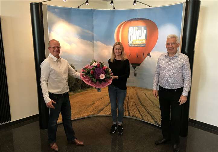 Hermann (l.) und Peter Krupp (r.) gratulierten Melanie Herschbach zum 20-jährigen Betriebsjubiläum.Foto: privat