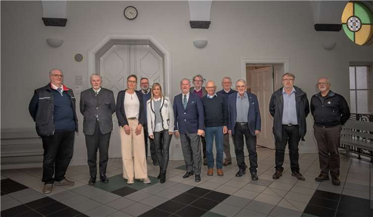 Herr Caspers, Herr Freitag, Direktorin Dr. Dreyer-Mälzer, Herr Gross vom Bund deutscher Schiedsmänner und Schiedsfrauen, Frau Alvaro Cueto, Beigeordneter Juchem, Herr Exner, Herr Seifen, Herr Zetsche, Herr de Temple, Herr Herchenbach, Herr Pohl. Foto: Godau